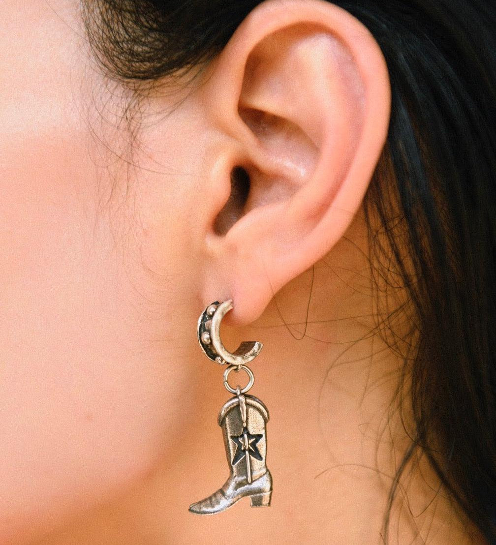 BOOTS EARRINGS